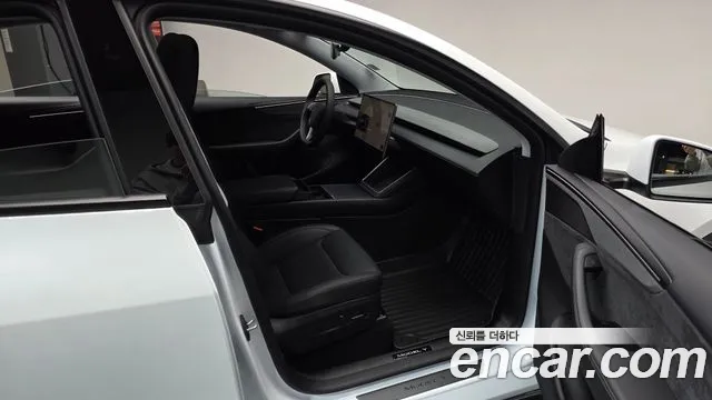 Tesla Model Y — Фото автомобиля 17