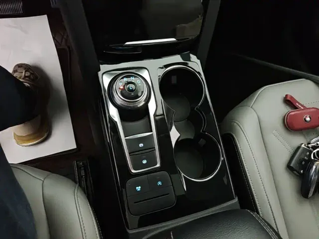 Ford Escape — Фото автомобиля 13