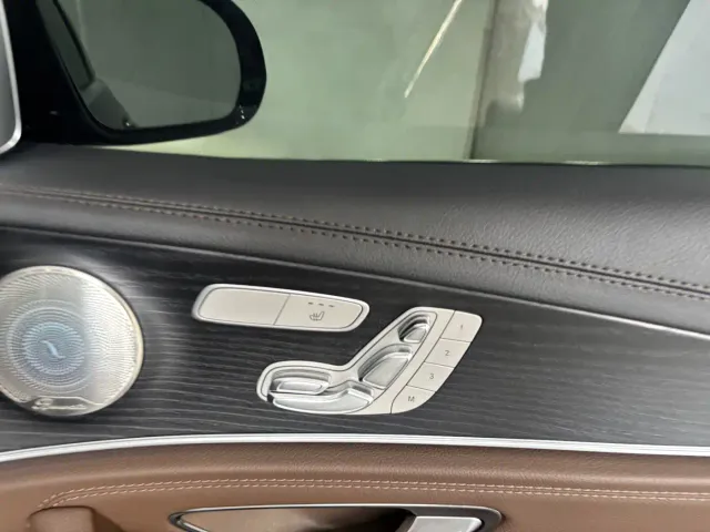 Mercedes-Benz E-Class — Фото автомобиля 26