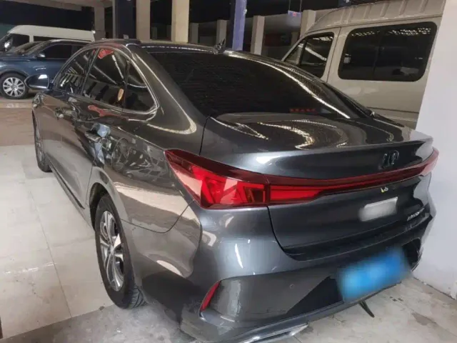 Changan Eado — Фото автомобиля 4