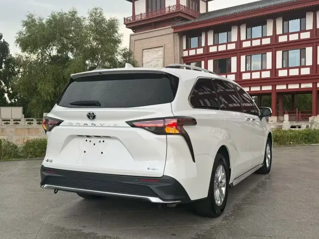Toyota Granvia — Фото автомобиля 9