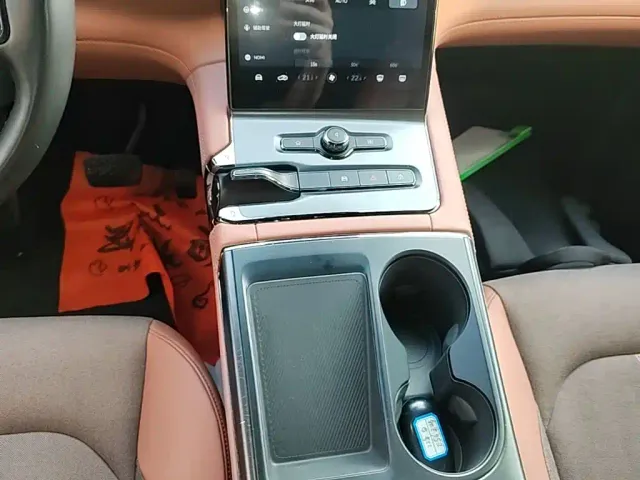 Nio EC6 — Фото автомобиля 13