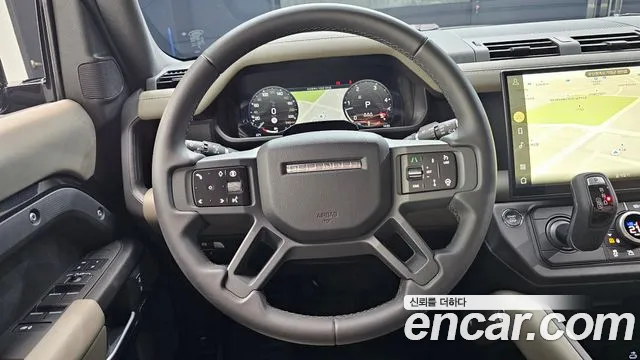 Land Rover Defender — Фото автомобиля 15