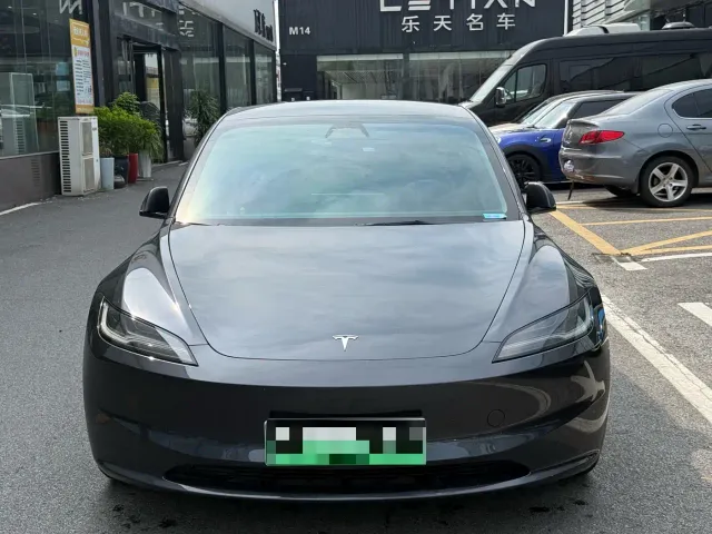 Tesla Model 3 — Фото автомобиля 2