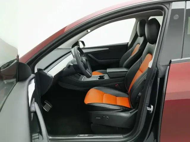 Tesla Model Y — Фото автомобиля 10
