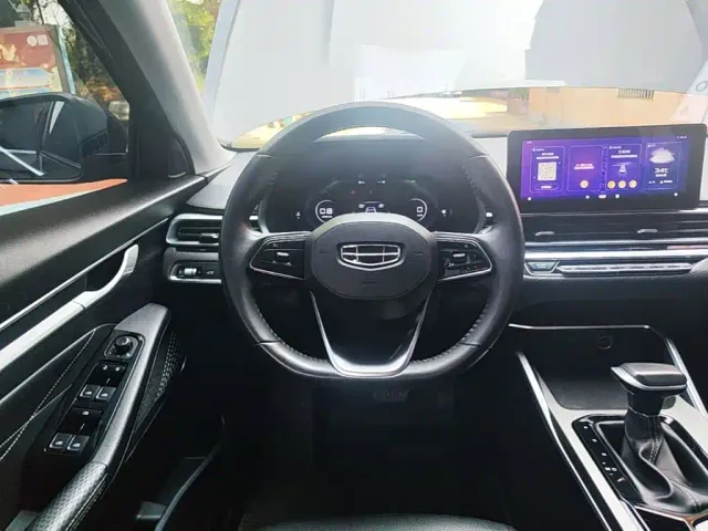 Geely Emgrand — Фото автомобиля 10