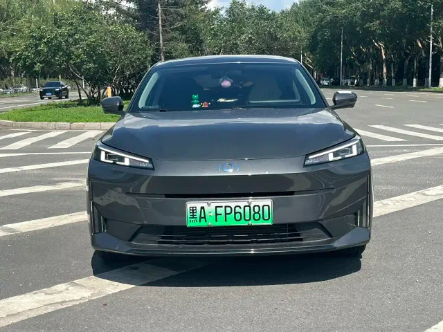 Changan Qiyuan A05 — Фото автомобиля 3