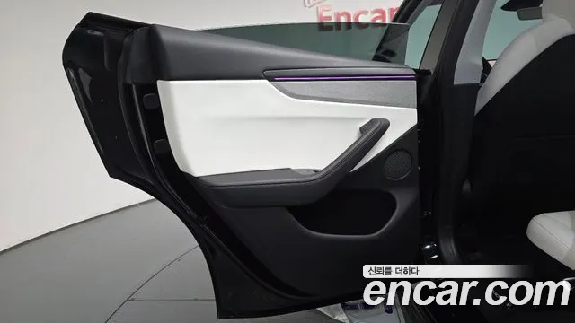Tesla Model Y — Фото автомобиля 13
