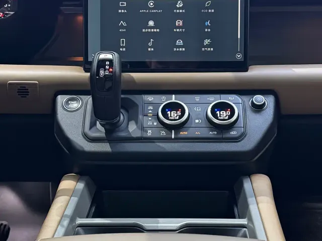 Land Rover Defender — Фото автомобиля 16