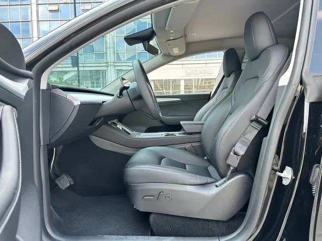 Tesla Model Y — Фото автомобиля 18