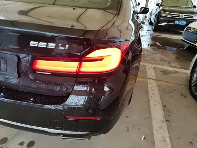 BMW 5 Series — Фото автомобиля 7