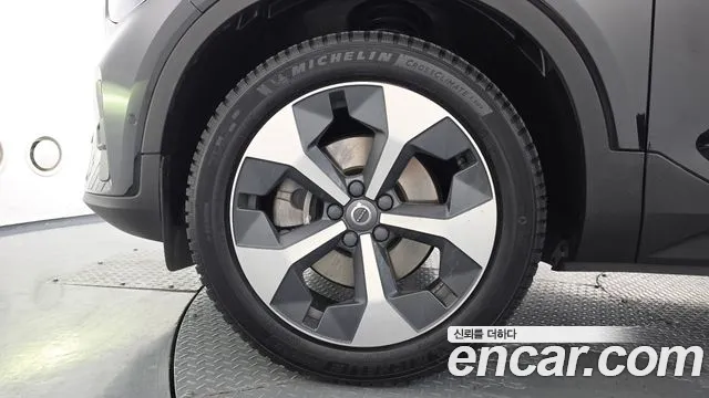Вольво XC40 B4 Ultimate Bright — Фото автомобиля 5
