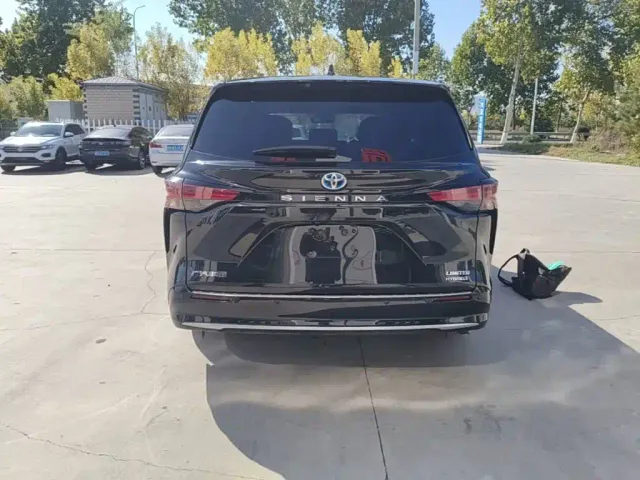 Toyota Sienna — Фото автомобиля 5