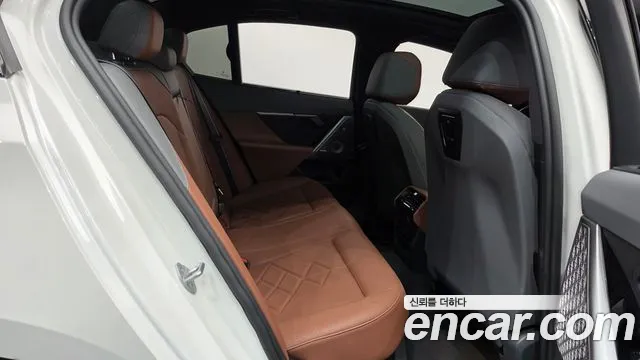 BMW 5 Series G60 — Фото автомобиля 11