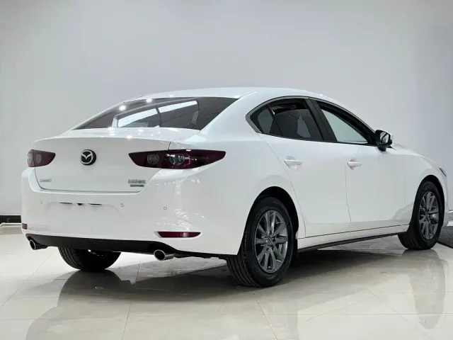 Mazda Axela — Фото автомобиля 4