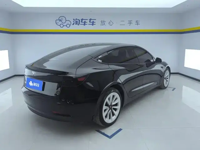 Tesla Model 3 — Фото автомобиля 3
