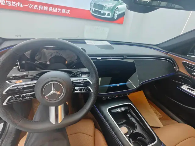 Mercedes-Benz E-Class — Фото автомобиля 12