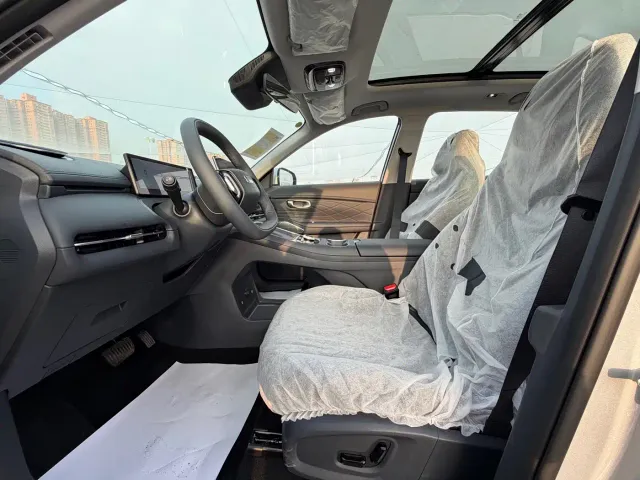 Geely Galaxy Starship 7 EM-i — Фото автомобиля 7