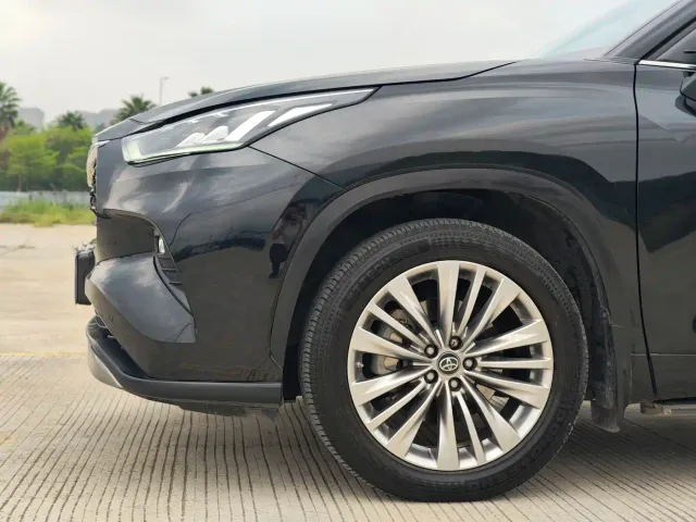 Toyota Highlander — Фото автомобиля 4