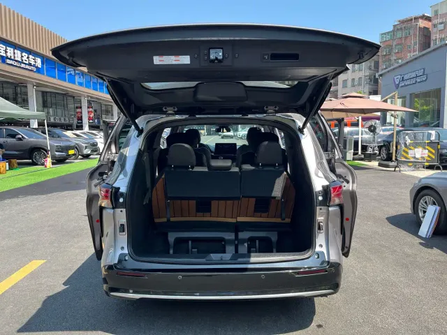 Toyota Sienna — Фото автомобиля 24