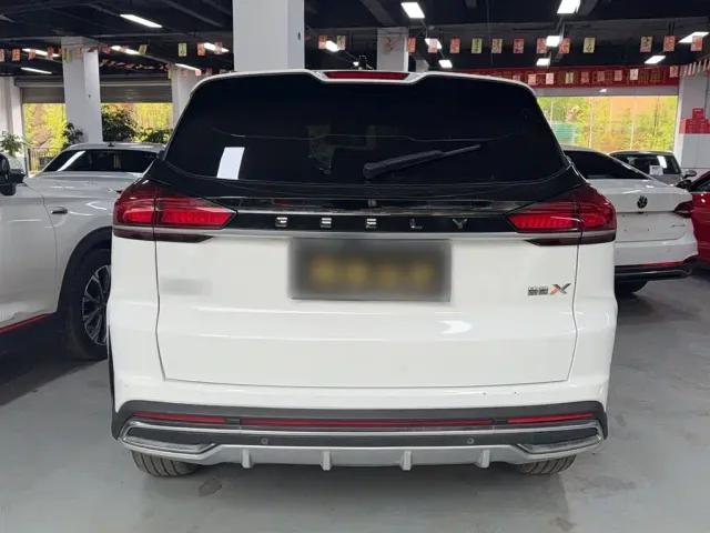 Geely Boyue — Фото автомобиля 10