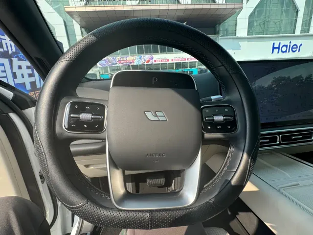Li Auto L7 — Фото автомобиля 10