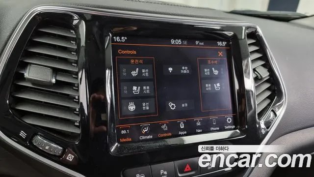 Jeep Cherokee — Фото автомобиля 18