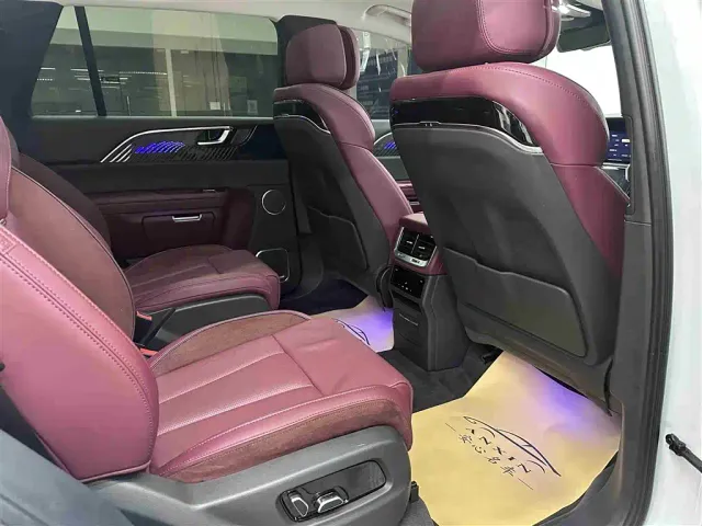 Hongqi E-HS9 — Фото автомобиля 15