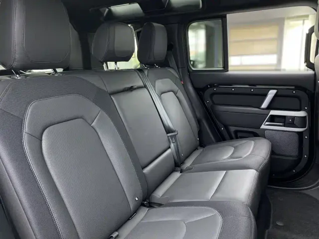 Land Rover Defender — Фото автомобиля 21