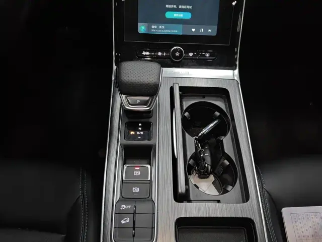 Roewe RX5 — Фото автомобиля 16