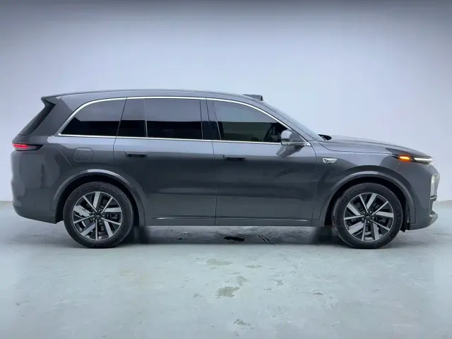 Li Auto L8 — Фото автомобиля 8