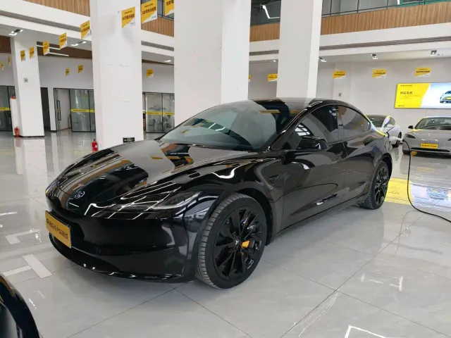Фотография автомобиля — Tesla Model 3