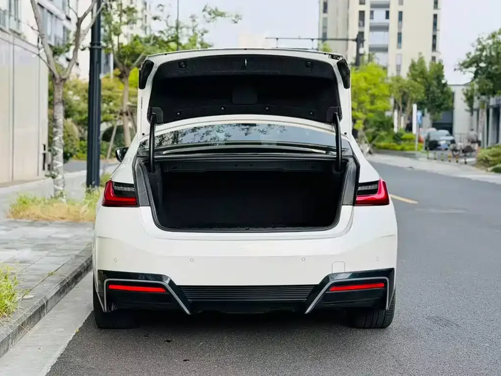 BMW BMW i3 2022 eDrive 35 L — Фото автомобиля 6