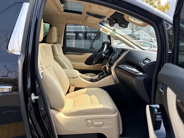 Toyota Alphard — Фото автомобиля 13