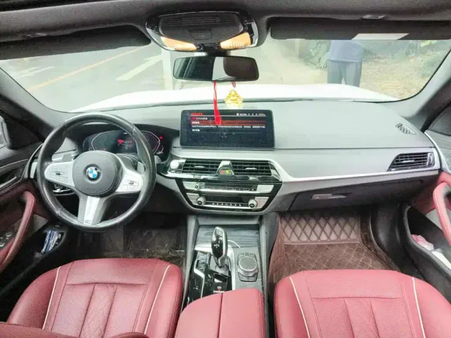 BMW 5 Series — Фото автомобиля 12