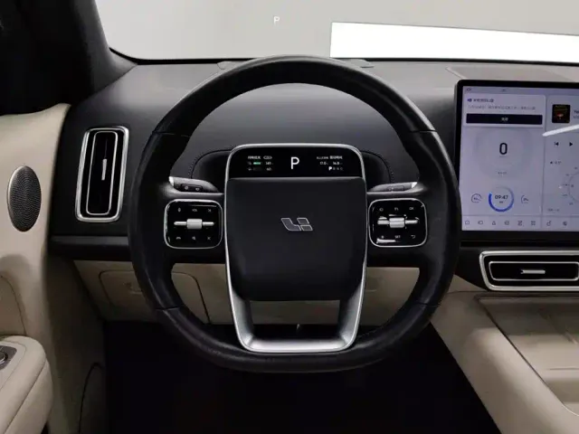 Li Auto L8 — Фото автомобиля 15
