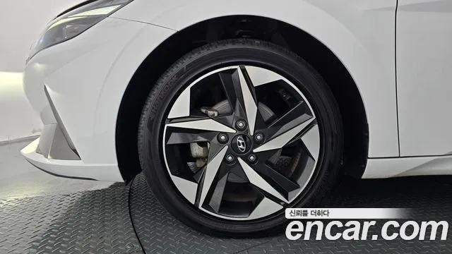 Hyundai Avante CN7 — Фото автомобиля 5