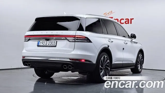 Lincoln Aviator — Фото автомобиля 2