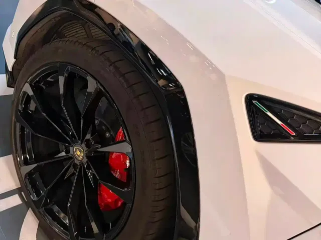 Lamborghini Urus — Фото автомобиля 5