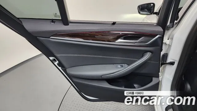 BMW 5 Series G30 — Фото автомобиля 14