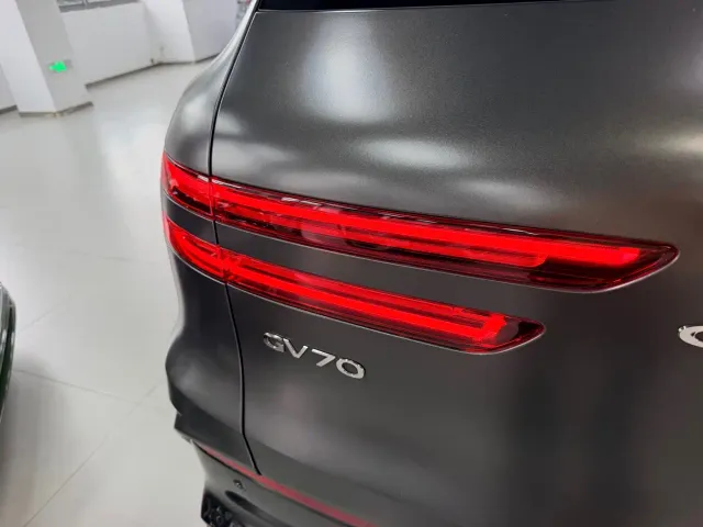 Genesis GV70 — Фото автомобиля 24