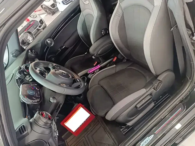 MINI Hatch — Фото автомобиля 14