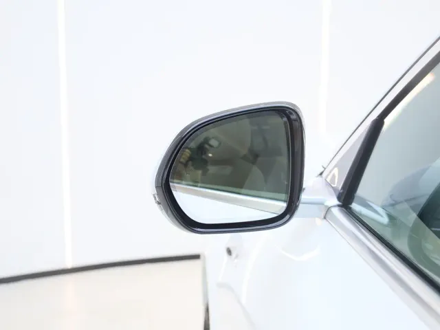 Li Auto L7 — Фото автомобиля 15