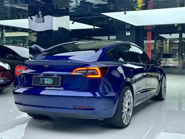 Tesla Model 3 — Фото автомобиля 14