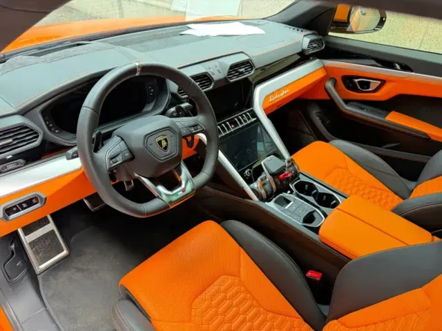 Lamborghini Urus — Фото автомобиля 18