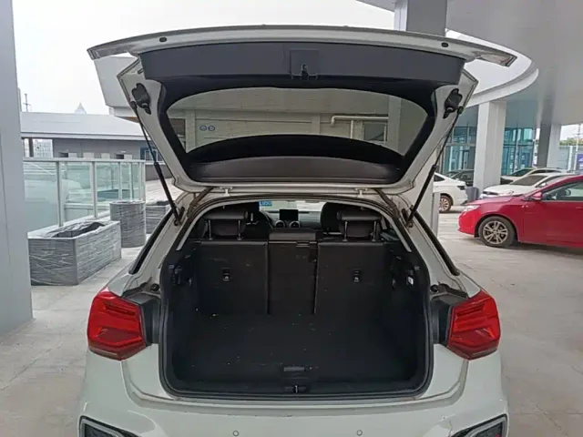 Audi Q2L — Фото автомобиля 18