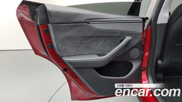 Tesla Model Y — Фото автомобиля 14
