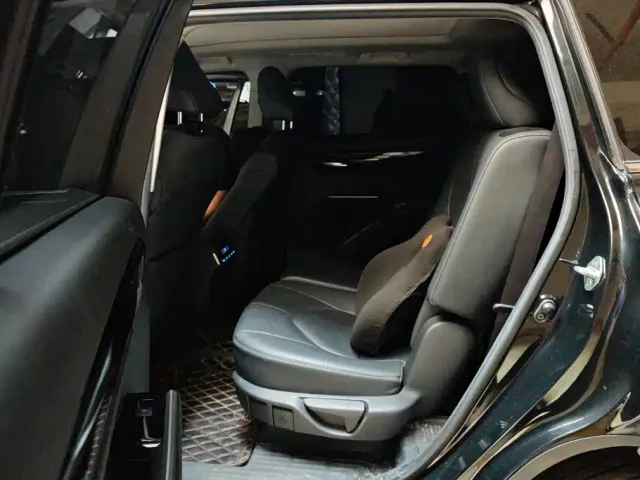Toyota Highlander — Фото автомобиля 11