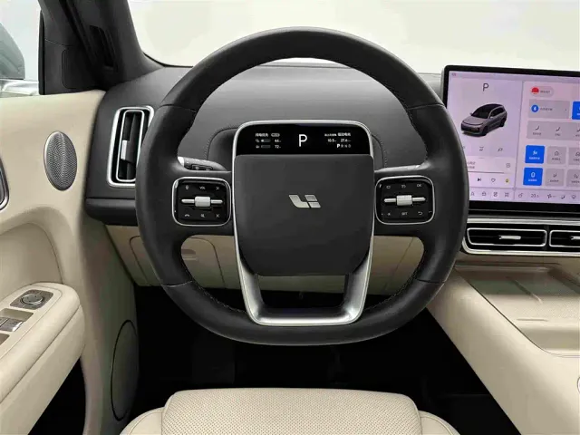 Li Auto L8 — Фото автомобиля 9