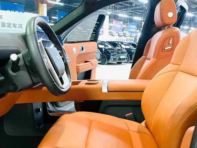 Li Auto L8 — Фото автомобиля 6